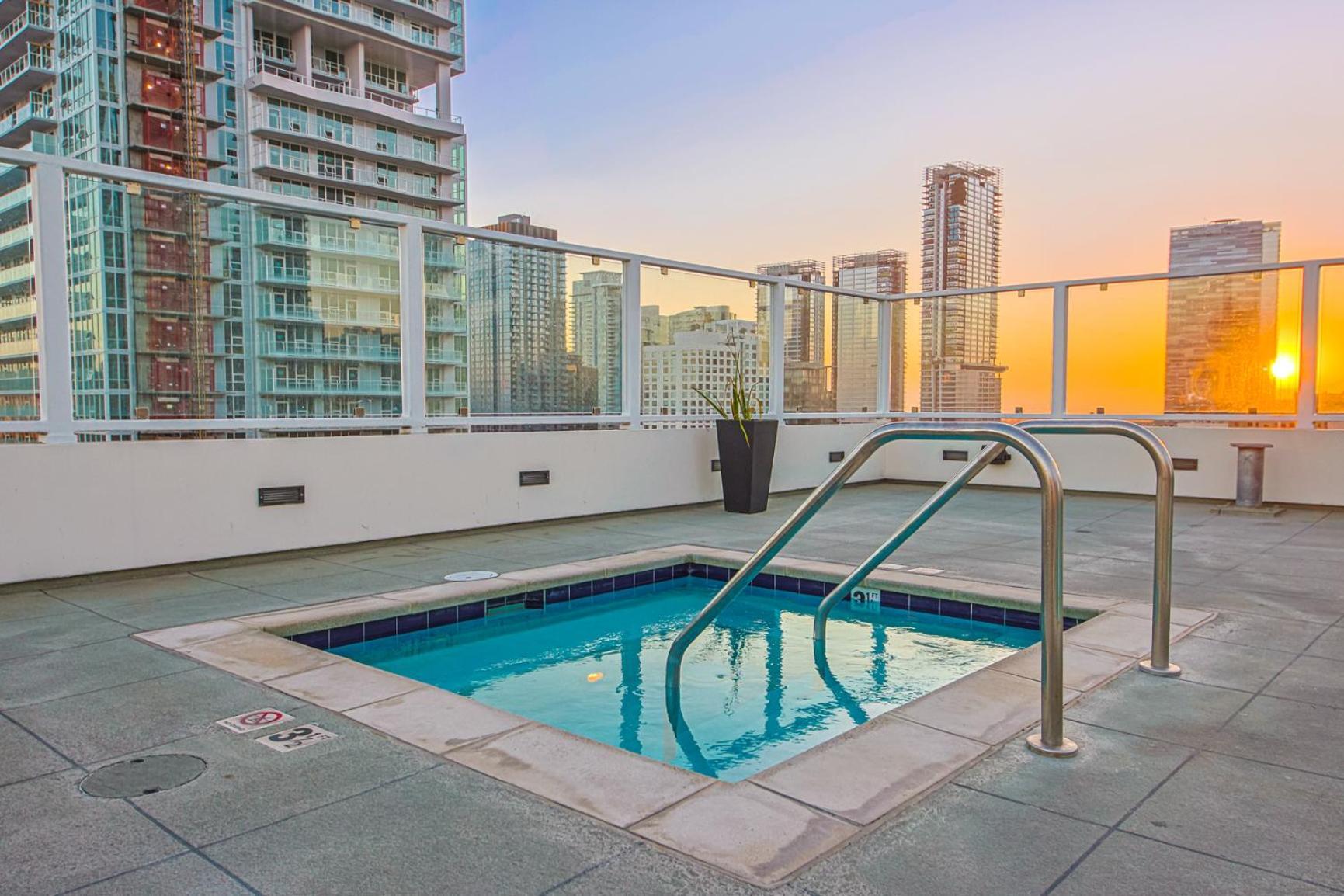 Stunning 1 Bdr 1 Bth, Pool, Jacuzzi Apartment Los Angeles Exterior photo
